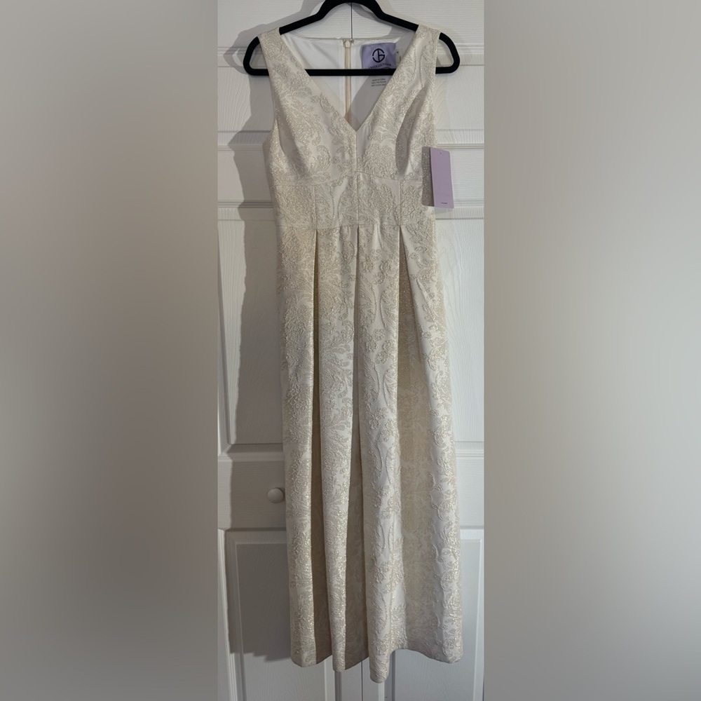 Elegant Cream Sleeveless Dress JS Collections NWT Size 4